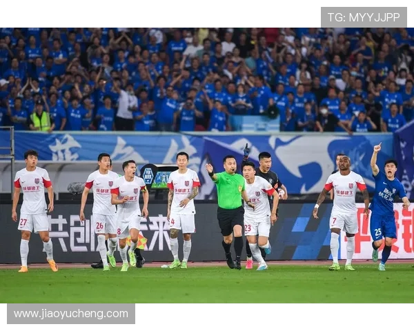 成都与杭州足球队赛后分析实力对比与战术探讨