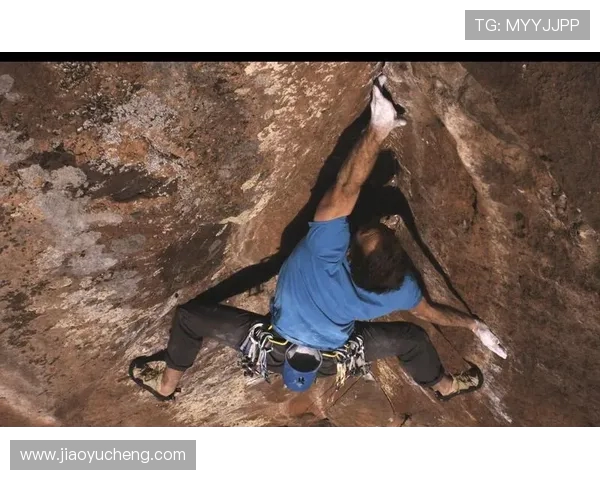 武汉攀岩队的快攻策略解析与攀岩热点发展趋势探讨